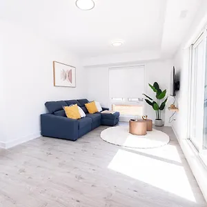 https://luxury-comfy-new-apartment-mins-drive-to-all-niagara.niagara-fallshotels.com