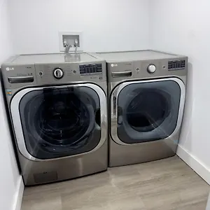 Appartement Chic 2 Bedr In Rosemont 12min Walk To Metro, Montréal