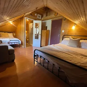 https://blue-mountain-lodge-banff.banff-hotel.com